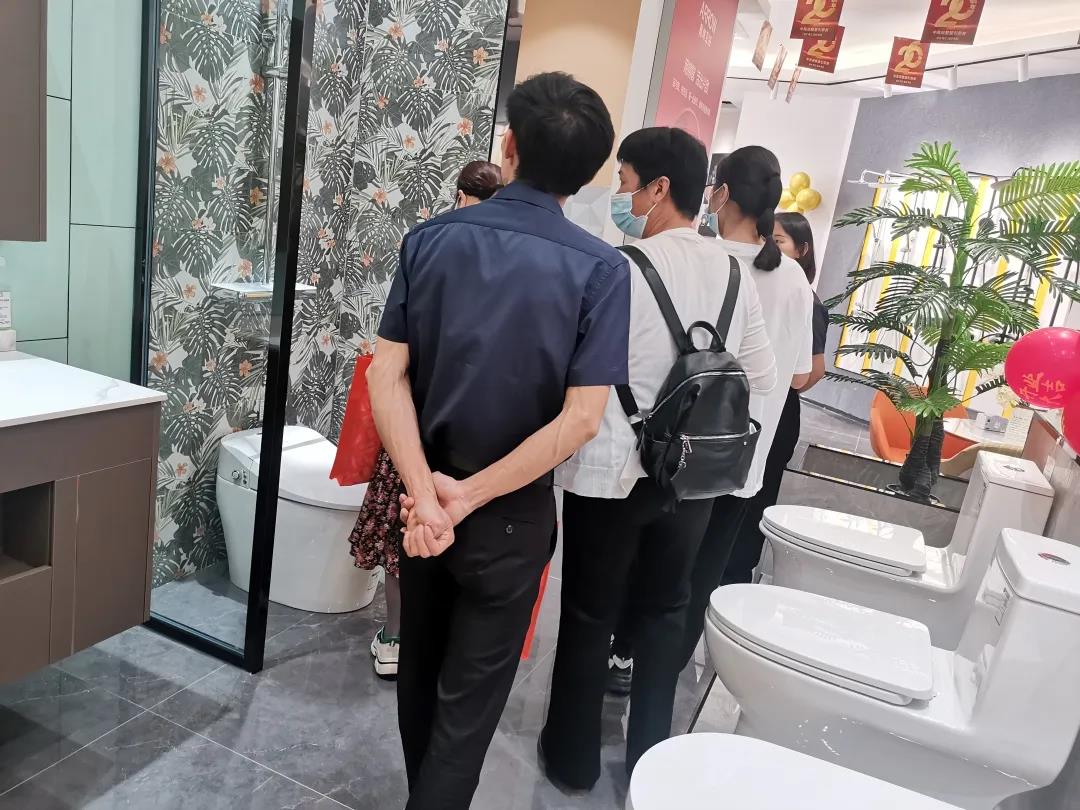 聽(tīng)說(shuō)，華美樂(lè)這2家店，開(kāi)業(yè)第一天就被擠爆了！